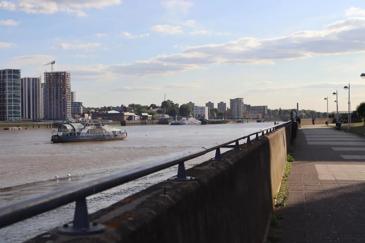 Destination London Docklands Apartment
