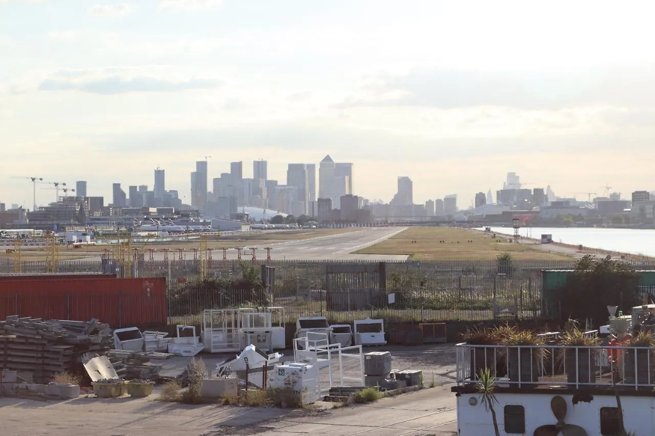Destination London Docklands Apartment 0*,  United Kingdom